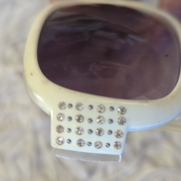 Sunglasses - Picture 2 of 3